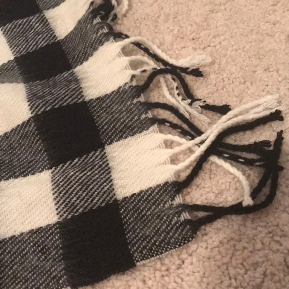 Fuzzy Black and White Scarf - Picture 2 of 3